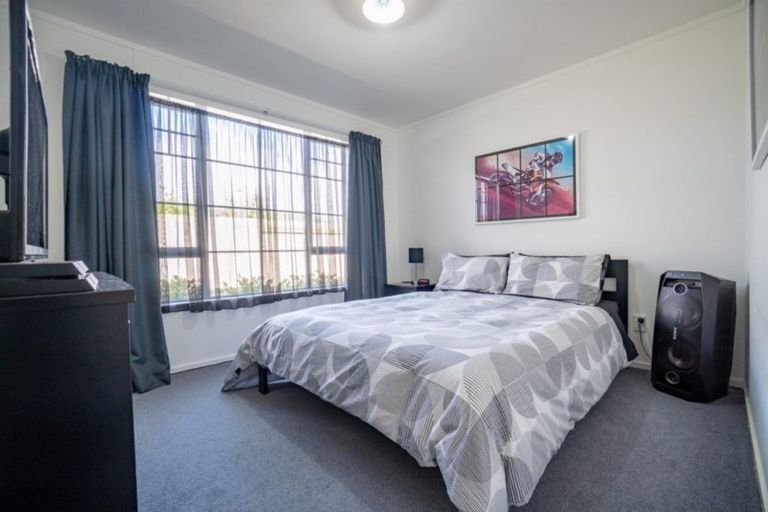 Photo of property in 8 Logan Place, Kelvin Grove, Palmerston North, 4414