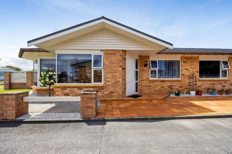Photo of property in 11 Grey Street, Hawera, 4610