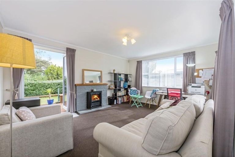 Photo of property in 540 Glenfield Road, Glenfield, Auckland, 0629