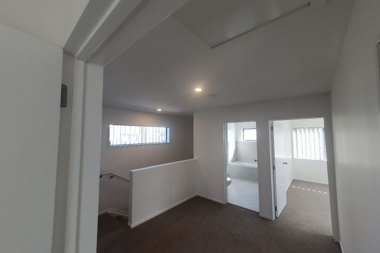 Photo of property in 12 Grandifolia Road, Takanini, 2110