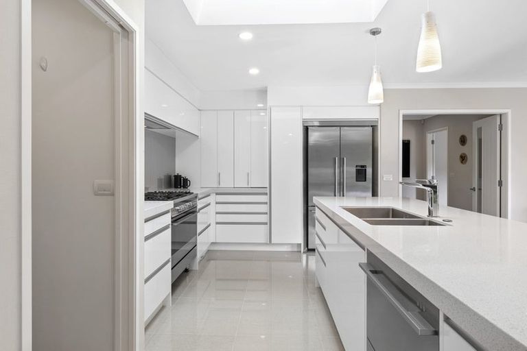 Photo of property in 12 Anderson Way, Highlands Park, New Plymouth, 4312