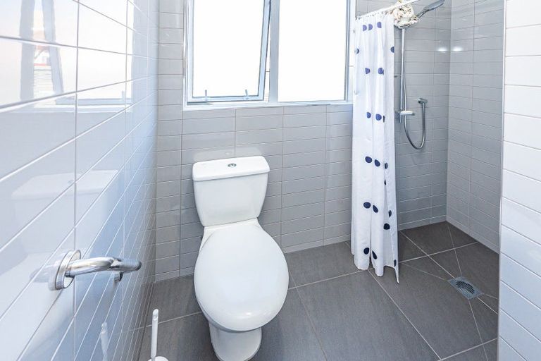 Photo of property in 2 Tarata Street, Saint Johns Hill, Whanganui, 4501