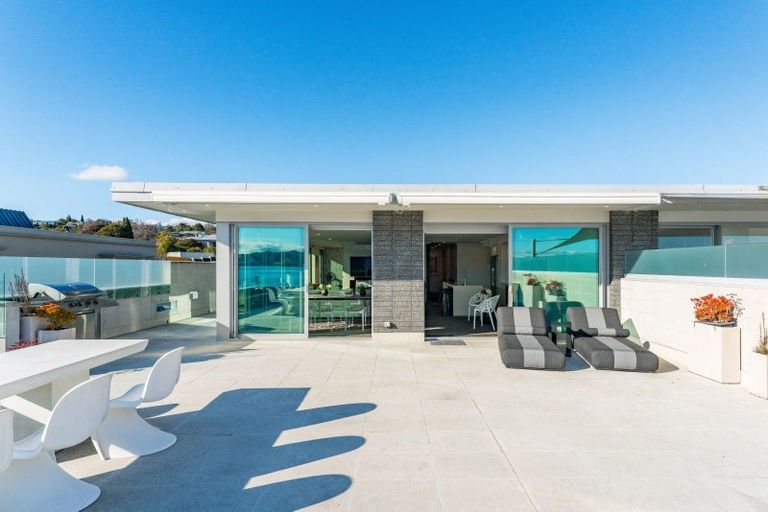 Photo of property in 225 Lake Terrace, Waipahihi, Taupo, 3330