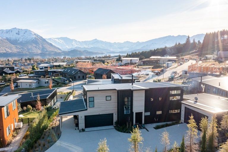Photo of property in 9 Barclay Place, Wanaka, 9305