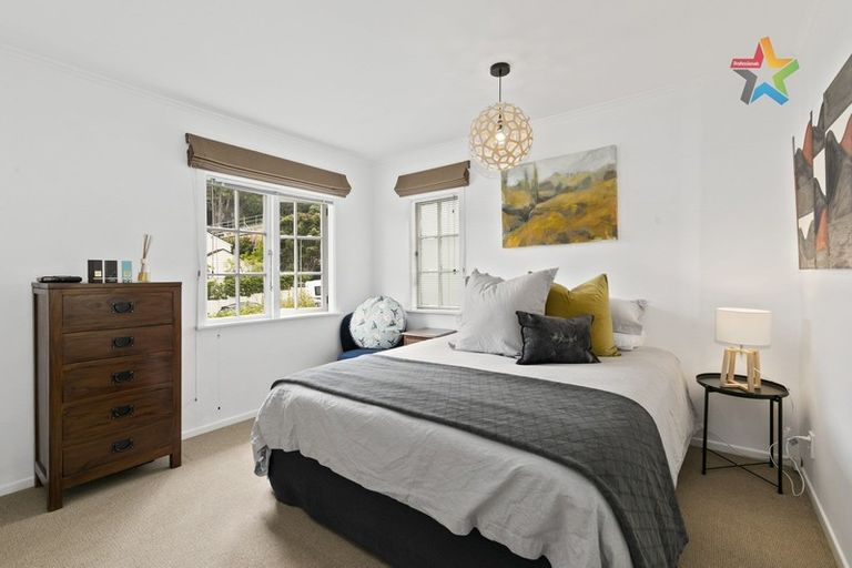 Photo of property in 4a Taumaru Avenue, Lowry Bay, Lower Hutt, 5013