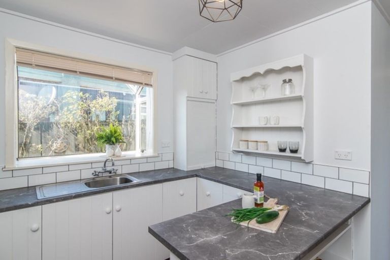 Photo of property in 4 Gavin Road, Raumati Beach, Paraparaumu, 5032