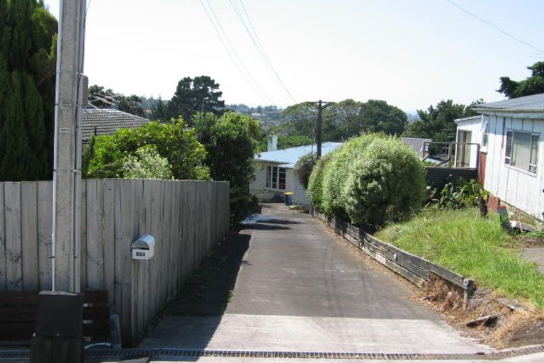 Photo of property in 2/869 East Coast Road, Northcross, Auckland, 0632