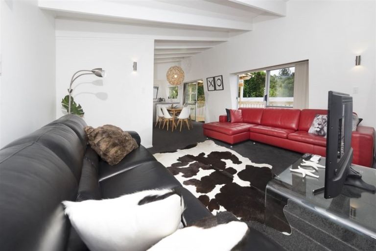 Photo of property in 1/17 Tiri View Place, Waiake, Auckland, 0630