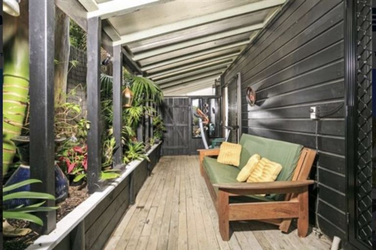 Photo of property in 3/21 Commodore Parry Road, Castor Bay, Auckland, 0620