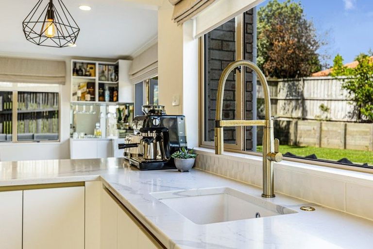 Photo of property in 54 Black Teal Close, Unsworth Heights, Auckland, 0632