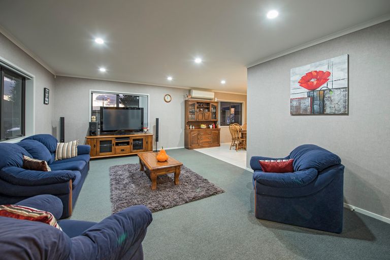 Photo of property in 31 Tomika Crescent, Papamoa Beach, Papamoa, 3118