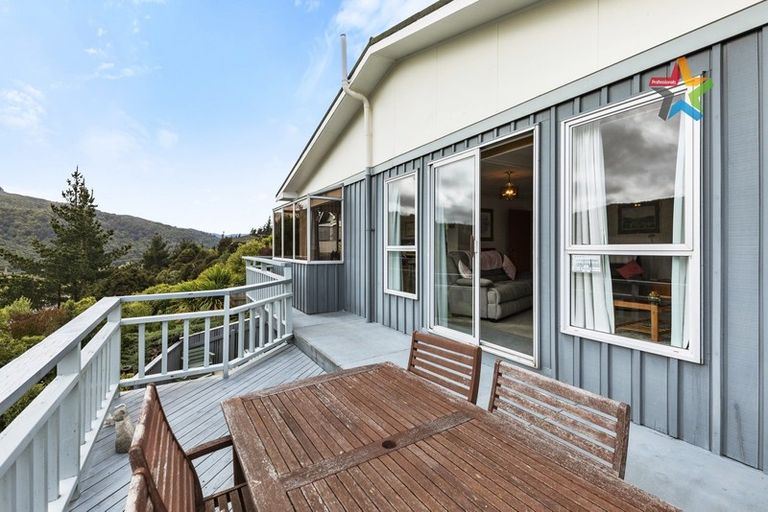 Photo of property in 33 Kingsley Street, Stokes Valley, Lower Hutt, 5019