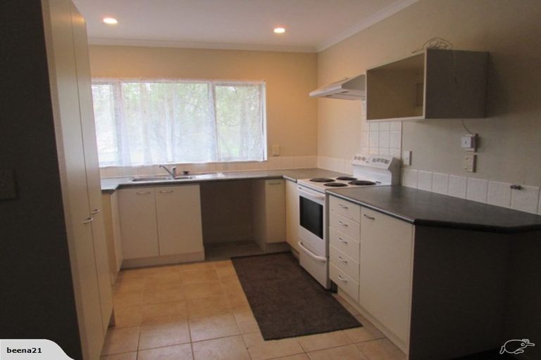 Photo of property in 2 Wheaton Place, Glen Eden, Auckland, 0602