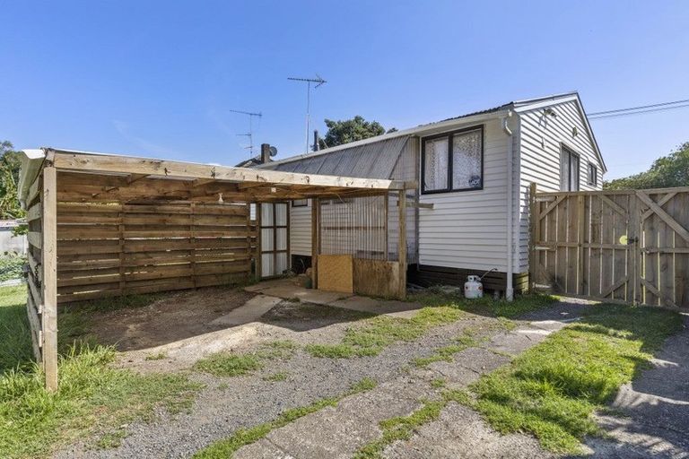 Photo of property in 37 Torino Street, Point England, Auckland, 1072