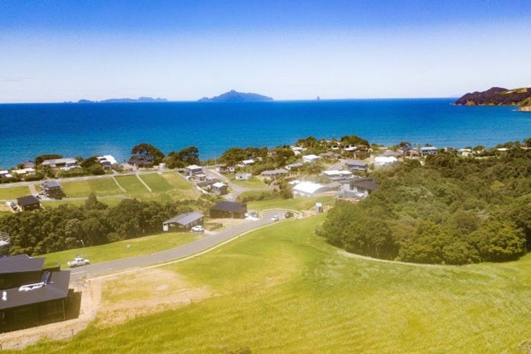 Photo of property in 4 Starlight Place, Langs Beach, 0582