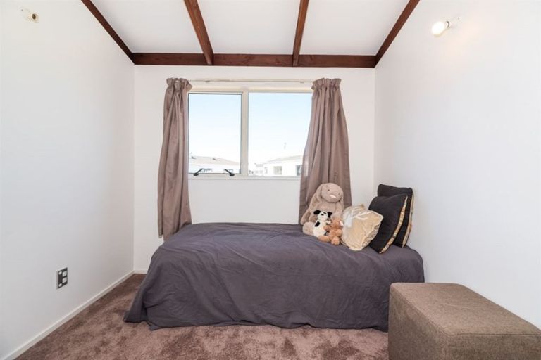 Photo of property in 2/2 Becroft Drive, Forrest Hill, Auckland, 0620