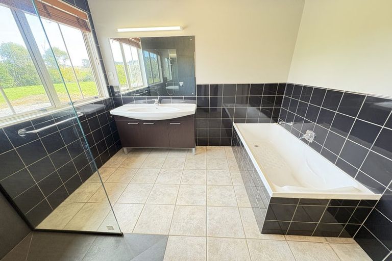 Photo of property in 246 State Highway 16, Kumeu, 0892