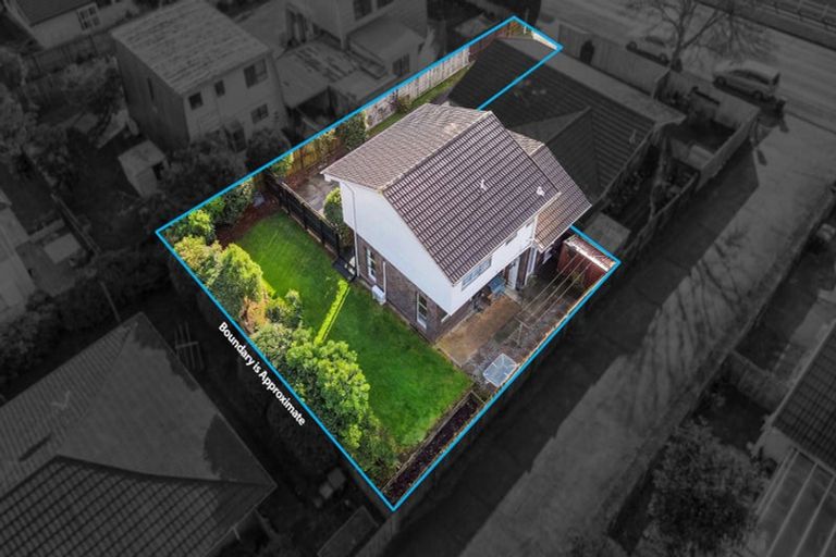 Photo of property in 2/23 Butley Drive, Farm Cove, Auckland, 2012