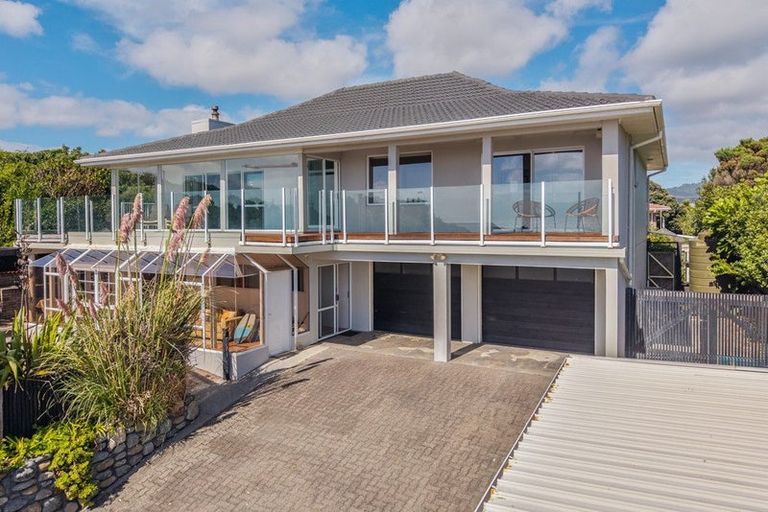 Photo of property in 8 Ara Kuaka, Waikanae Beach, Waikanae, 5036