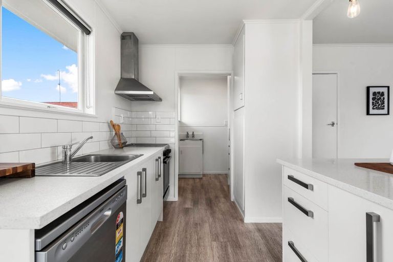 Photo of property in 55 Larnoch Road, Henderson, Auckland, 0610