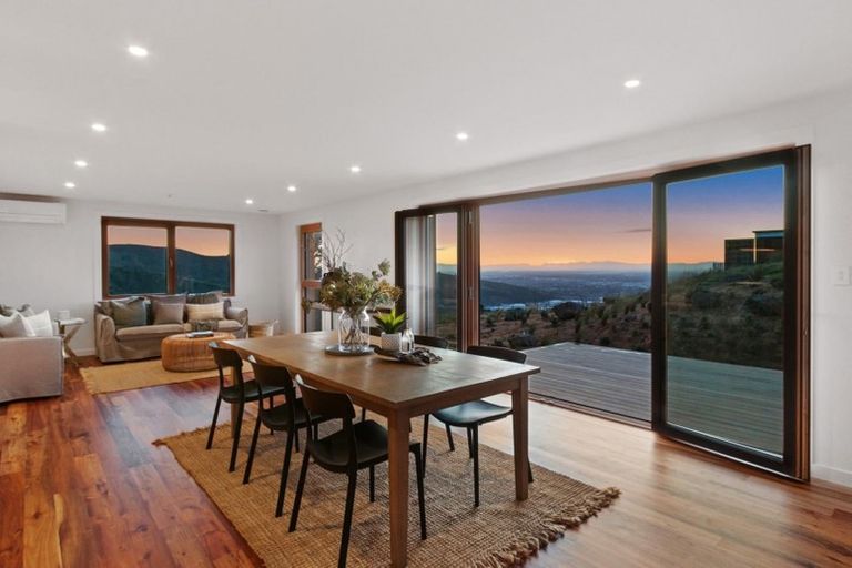 Photo of property in 1 Parkridge Place, Mount Pleasant, Christchurch, 8081