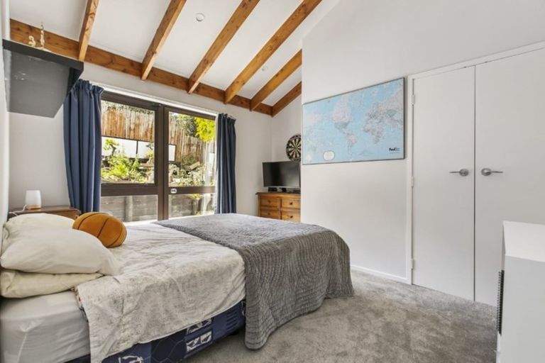 Photo of property in 2/24 Colonial Road, Birkenhead, Auckland, 0626