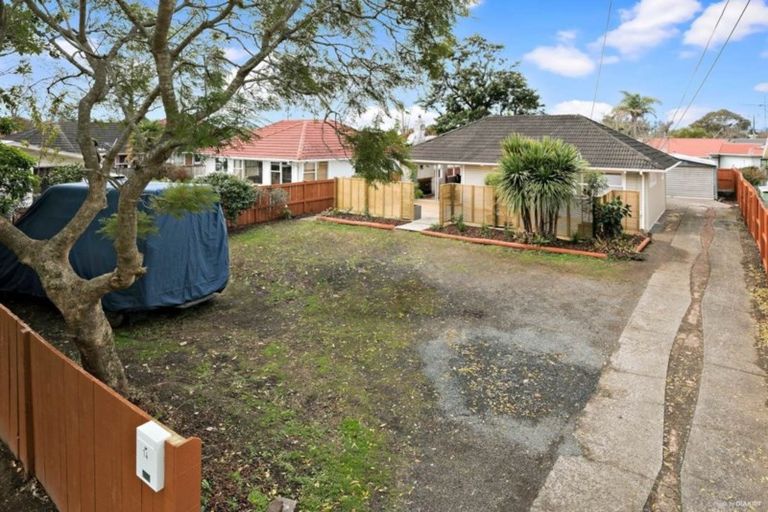 Photo of property in 14 Ocean View Road, Northcote, Auckland, 0627