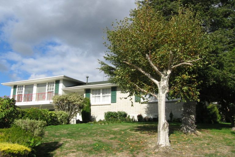 Photo of property in 2 Ecclesfield Grove, Silverstream, Upper Hutt, 5019