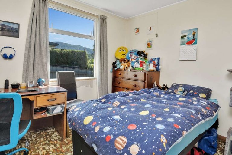 Photo of property in 82 Milton Terrace, Picton, 7220