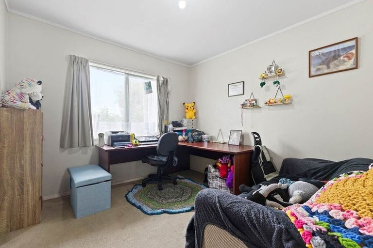 Photo of property in 7a Ngatira Place, Clendon Park, Auckland, 2103