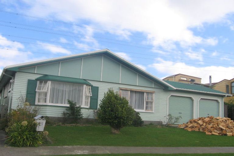 Photo of property in 1 Kekeno Grove, Tirohanga, Lower Hutt, 5010