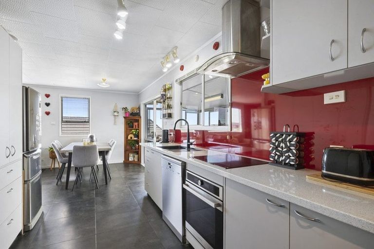 Photo of property in 11 Virginia Place, Whalers Gate, New Plymouth, 4310