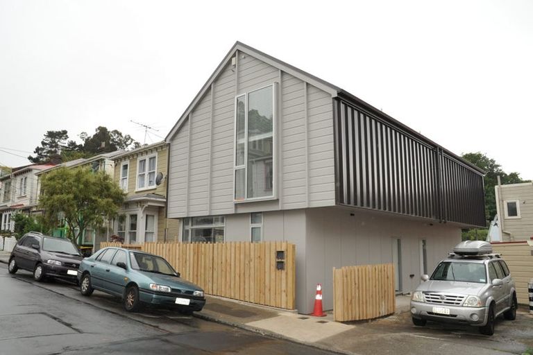 Photo of property in 2b Devon Street, Aro Valley, Wellington, 6021