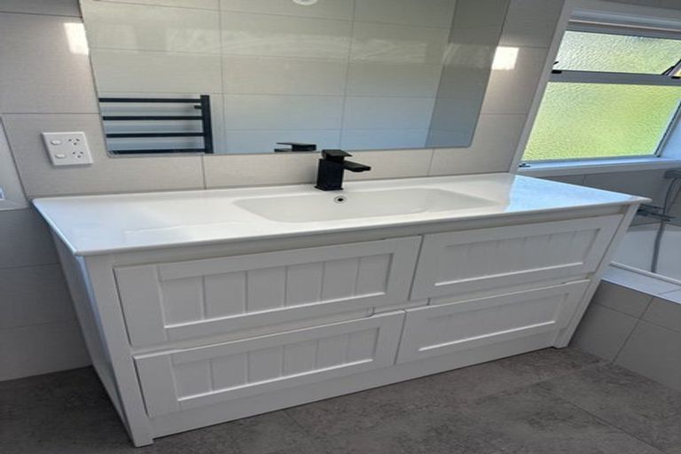 Photo of property in 1/45 Matipo Road, Mairangi Bay, Auckland, 0630