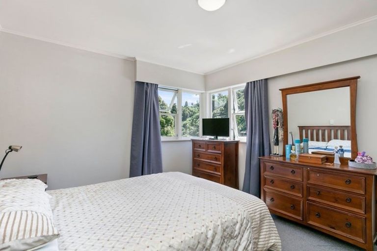 Photo of property in 76a Newlands Road, Newlands, Wellington, 6037