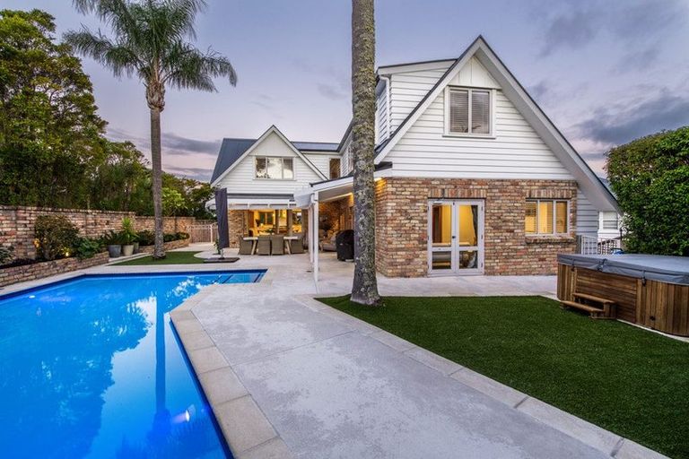 Photo of property in 2/22 View Road, Campbells Bay, Auckland, 0630