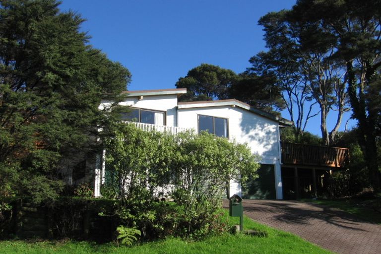 Photo of property in 5 Longfellow Parade, Glen Eden, Auckland, 0604