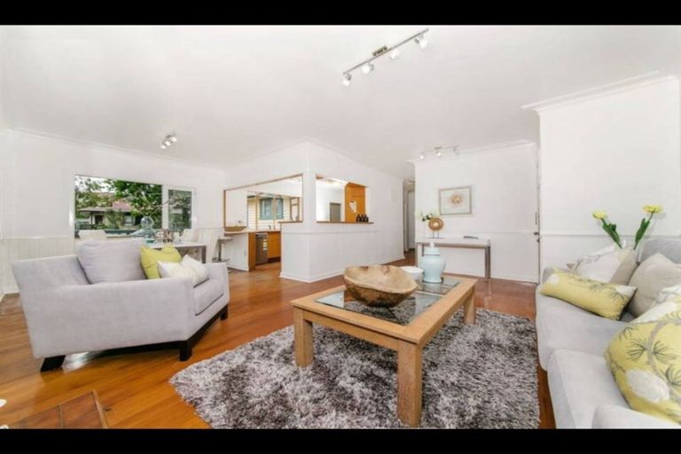 Photo of property in 12 Rossmore Terrace, Murrays Bay, Auckland, 0630
