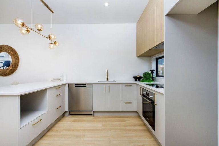 Photo of property in 5 Papa Takaro Lane, Flat Bush, Auckland, 2019