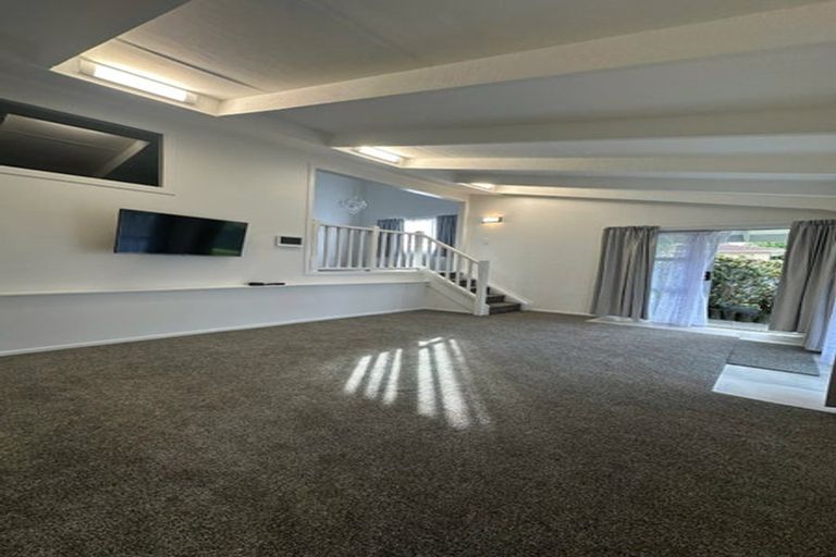 Photo of property in 1/3 Miraka Place, Birkenhead, Auckland, 0626