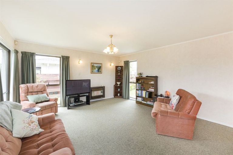 Photo of property in 2b Droylsden Place, Palmerston North, 4410