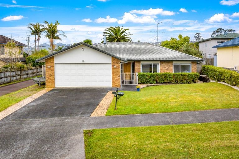 Photo of property in 27 Ponderosa Drive, Oteha, Auckland, 0632