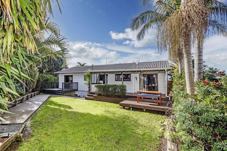 Photo of property in 61 John Dee Crescent, Red Beach, 0932