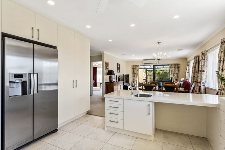 Photo of property in 4 Sunstone Crescent, Brown Owl, Upper Hutt, 5018