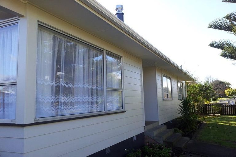 Photo of property in 10 Aarts Avenue, Manurewa, Auckland, 2102