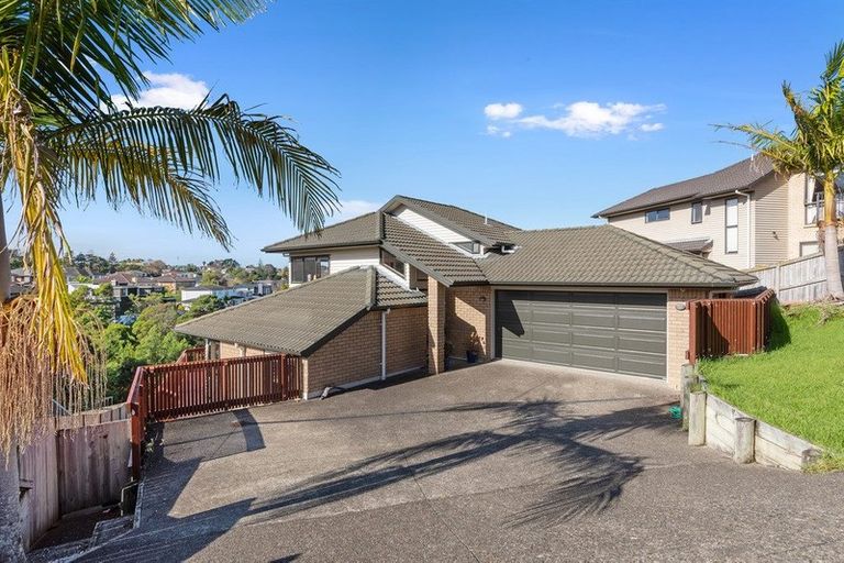 Photo of property in 25 Trotting Terrace, Fairview Heights, Auckland, 0632