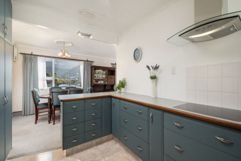 Photo of property in 6a Seaview Crescent, Picton, 7220