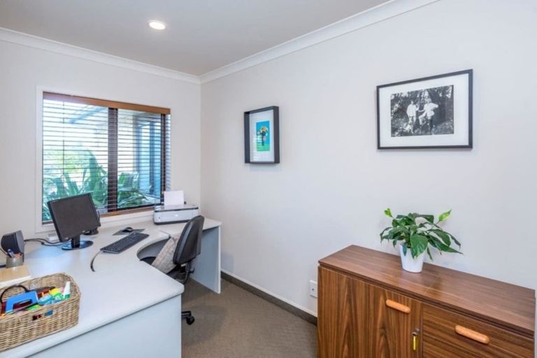 Photo of property in 145 Field Way, Waikanae Beach, Waikanae, 5036