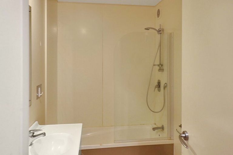 Photo of property in 17/3 Kelvin Grove, Te Aro, Wellington, 6011