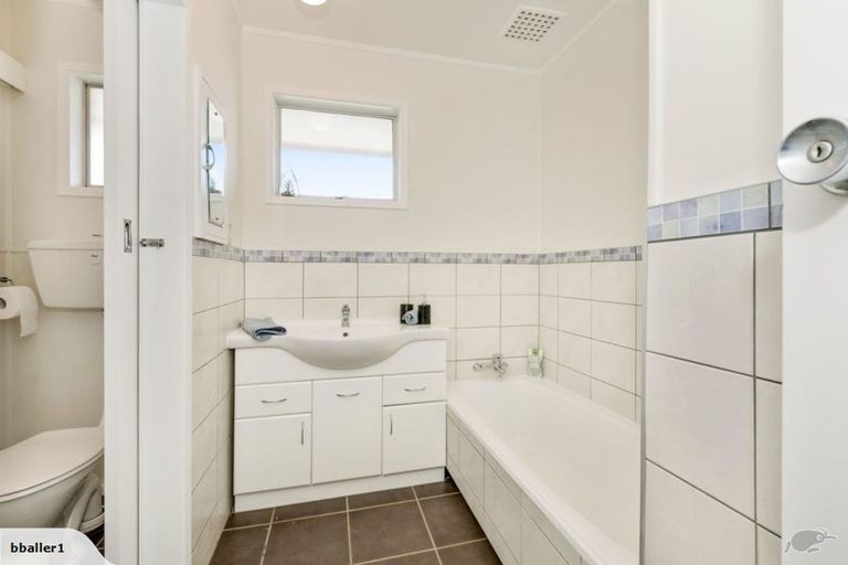 Photo of property in 328 Great South Road, Opaheke, Papakura, 2113